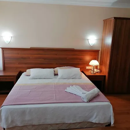 Triada Hotel 3*